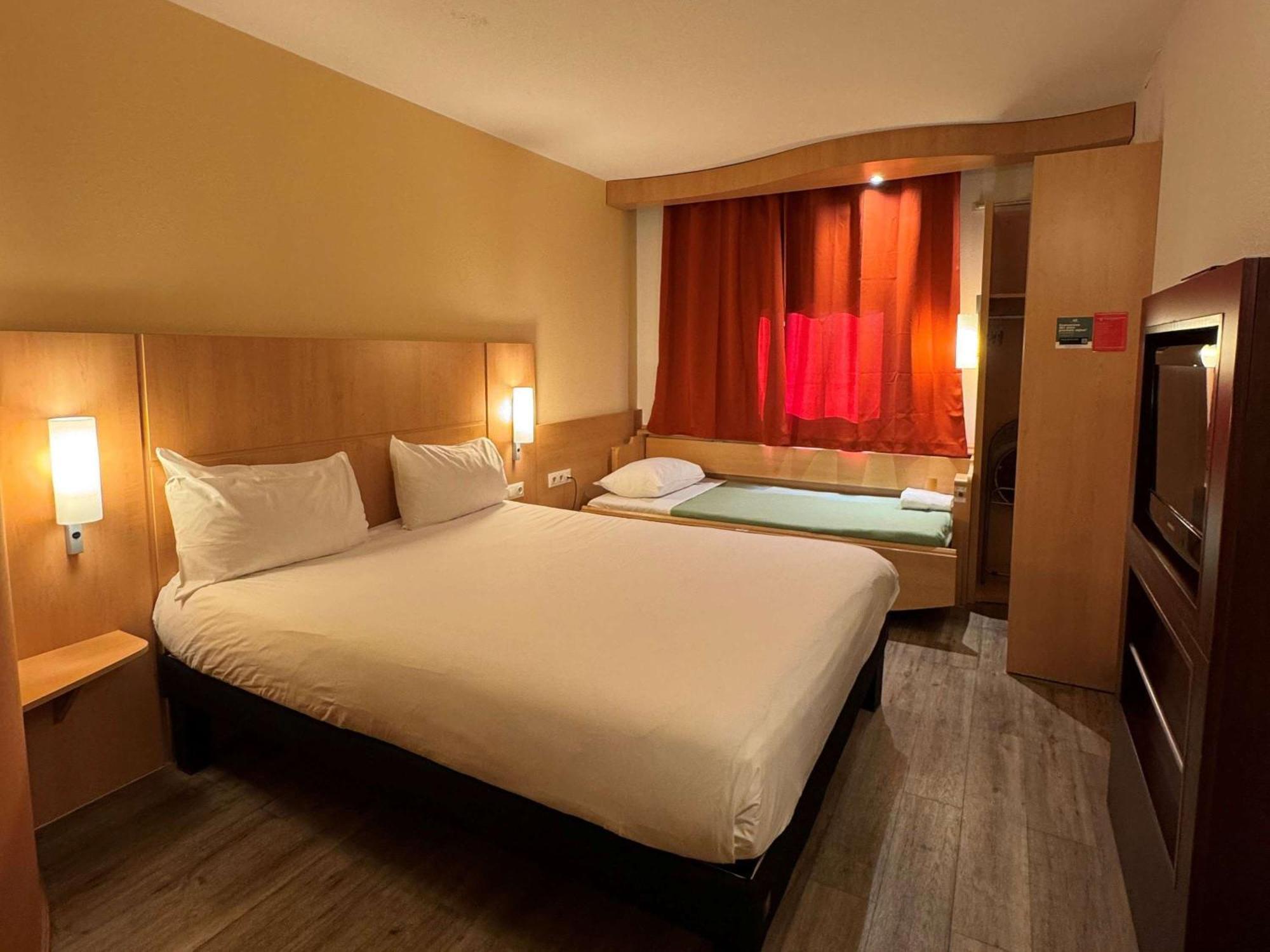 Ibis Istres Trigance Exterior foto