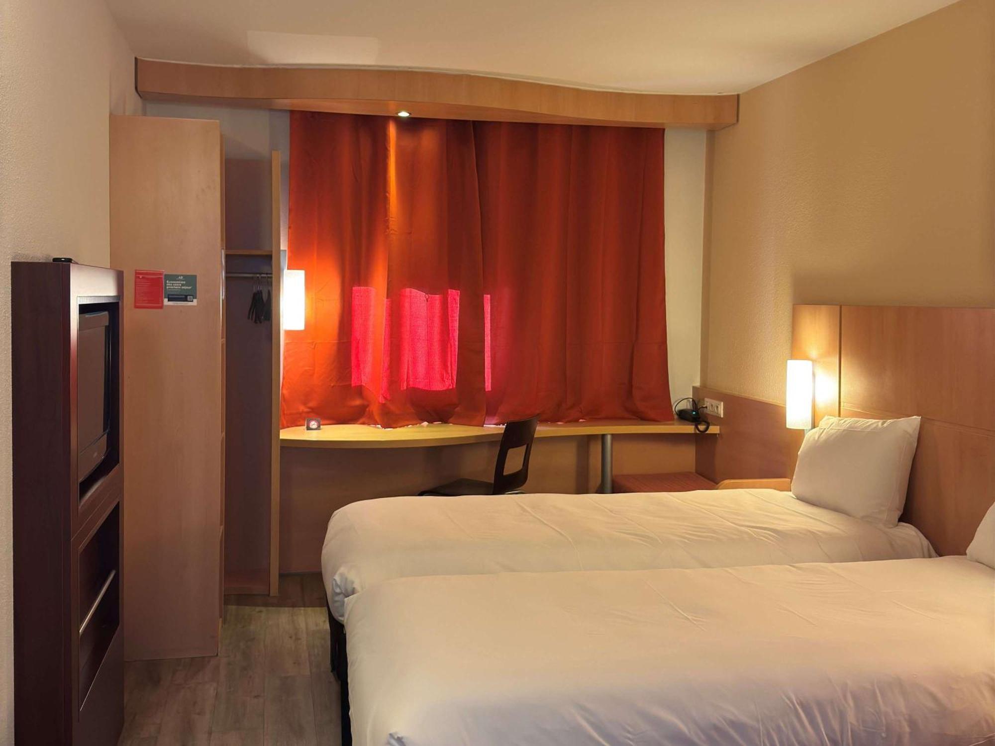 Ibis Istres Trigance Exterior foto